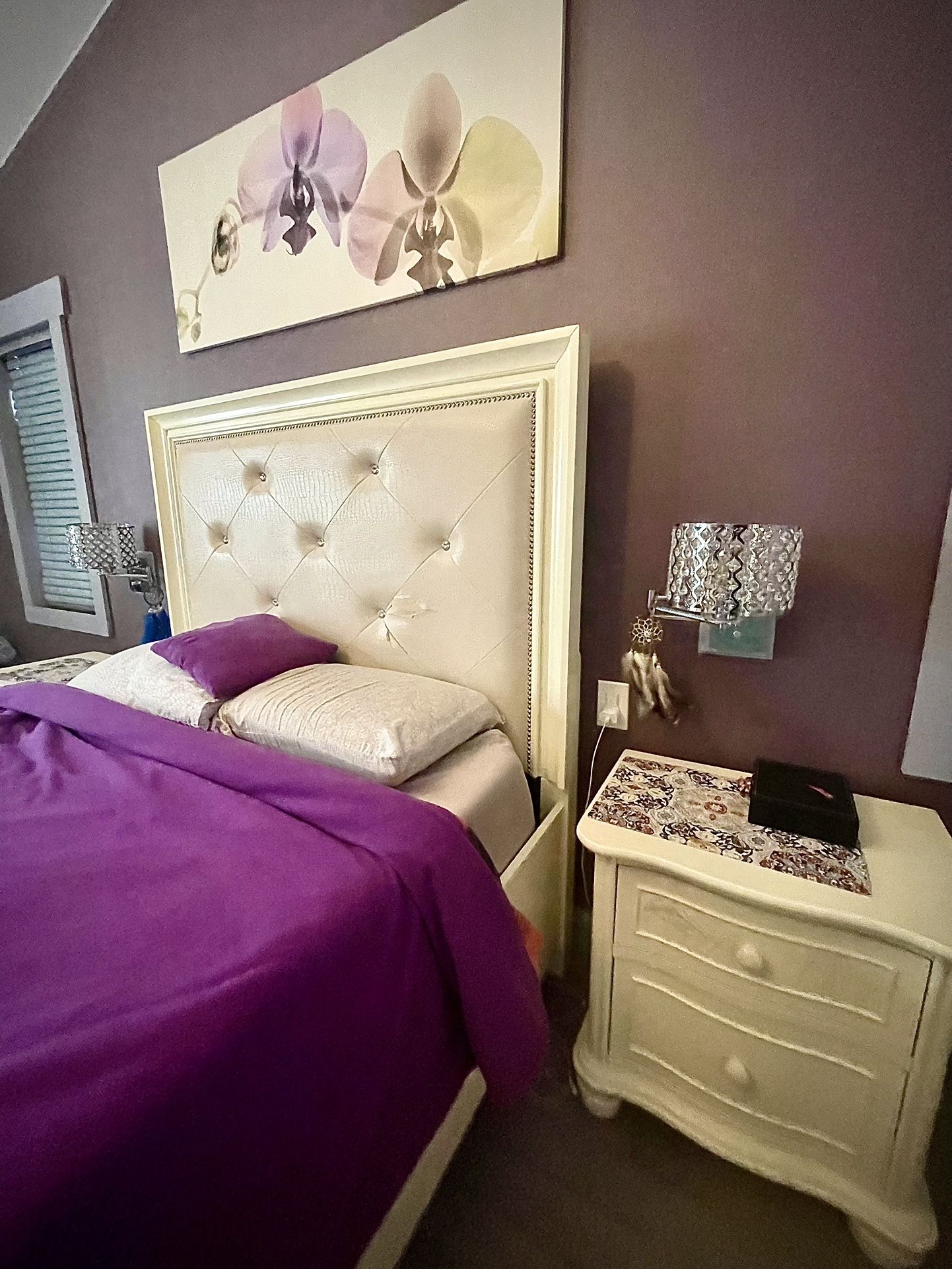 Kane’s Furniture Queen Bedroom Set, White/cream