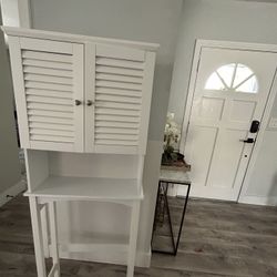 White Bathroom Stand