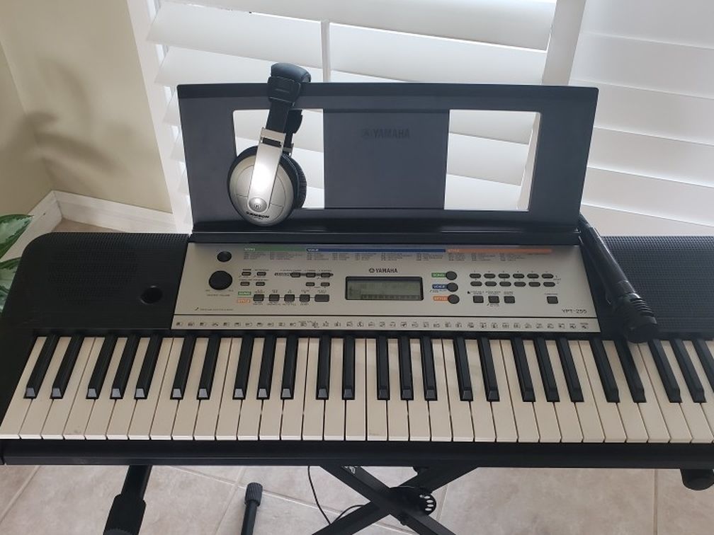 Yamaha Ypt-255 Keyboard With Stand, Mic, Headphones, And Bench