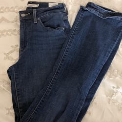 Levi Highrise Bootcut jeans 