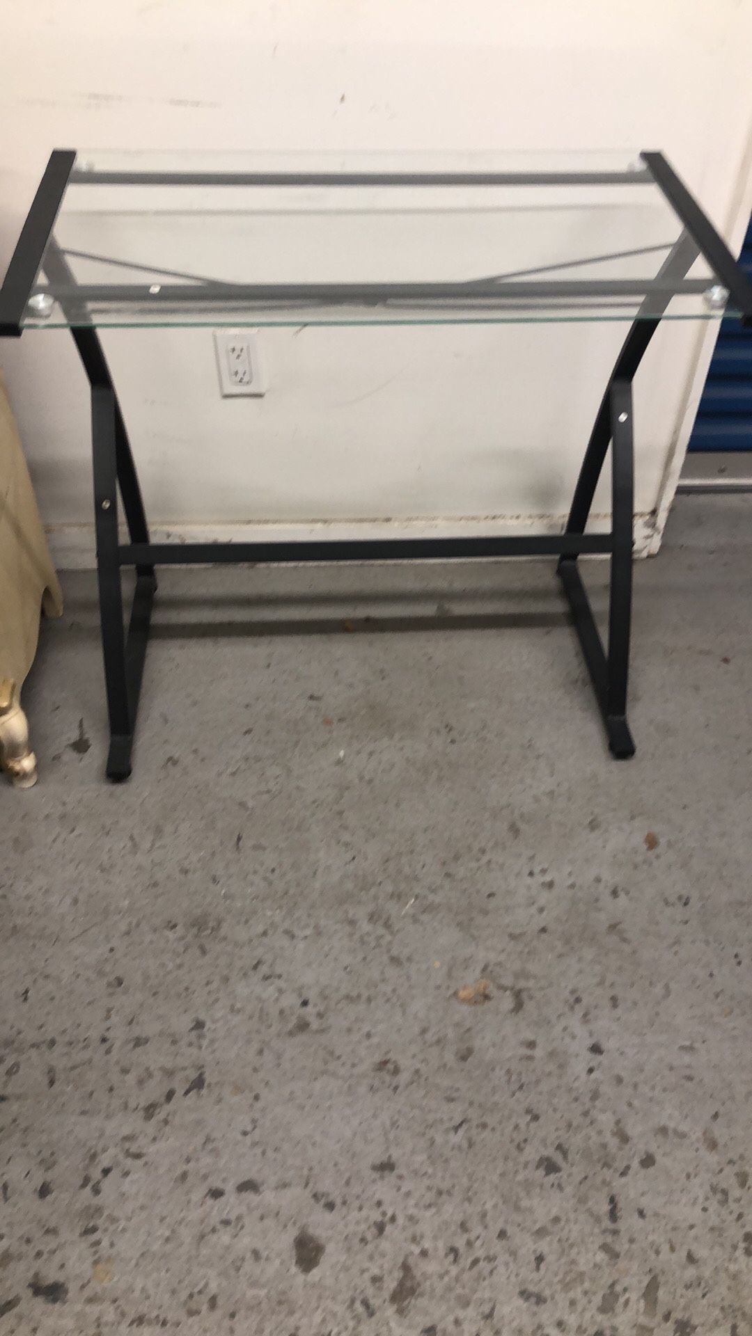 32”wx18”dx30”h Desk