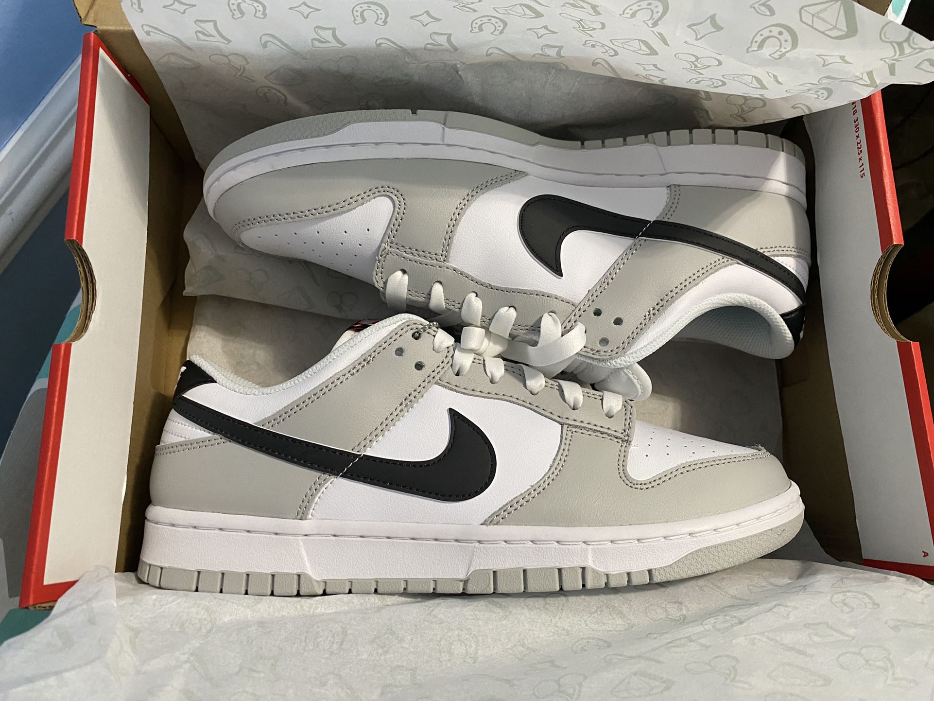 NIKE dunk Low Se Lottery Pack Grey Dog Size 9.5200 for Sale in