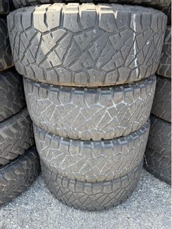 Vendo 35/12.50/R17 Nitto las 4 llanta por $200