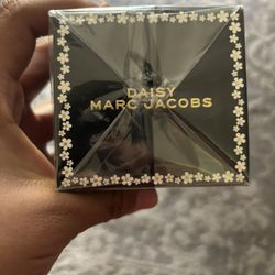 Daisy Marc Jacob’s Perfume 