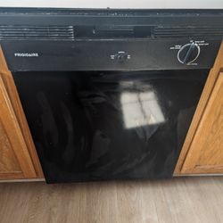 Dishwasher - Black Frigidaire