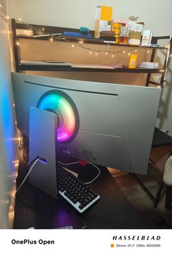 Samsung G8 Odyssey Curved Gaming Monitor
