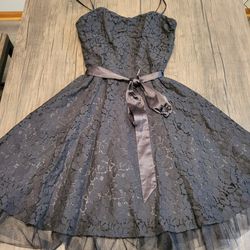 H& M Lace Sweetheart Dress