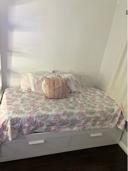 Twin bed that converts into king bed