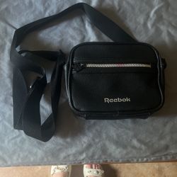 CROSSBODY REEBOK BAG!!