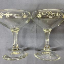 Bride & Groom Sasaski Wine Glasses - 2 Wedding Glasses