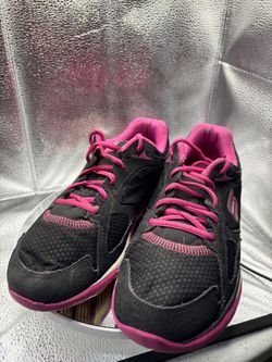 Women’s size 8 1/2 sketchers $10