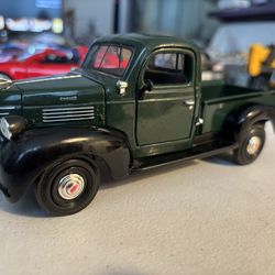 41 Plymouth Pickup Truck 1/24 Scale Motormax