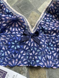 Hanky Panky floral triangle crossover lace bralette for Sale in Miami, FL -  OfferUp