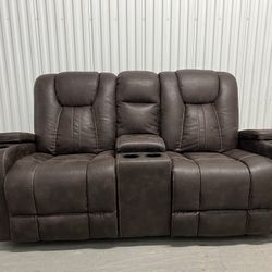 Like New!  Microfiber Reclinable Loveseat with USB ports/ console/storage! (Free Delivery!)