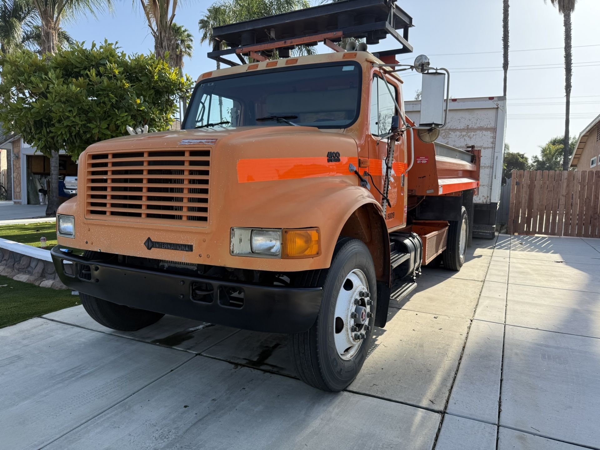 Dump truck