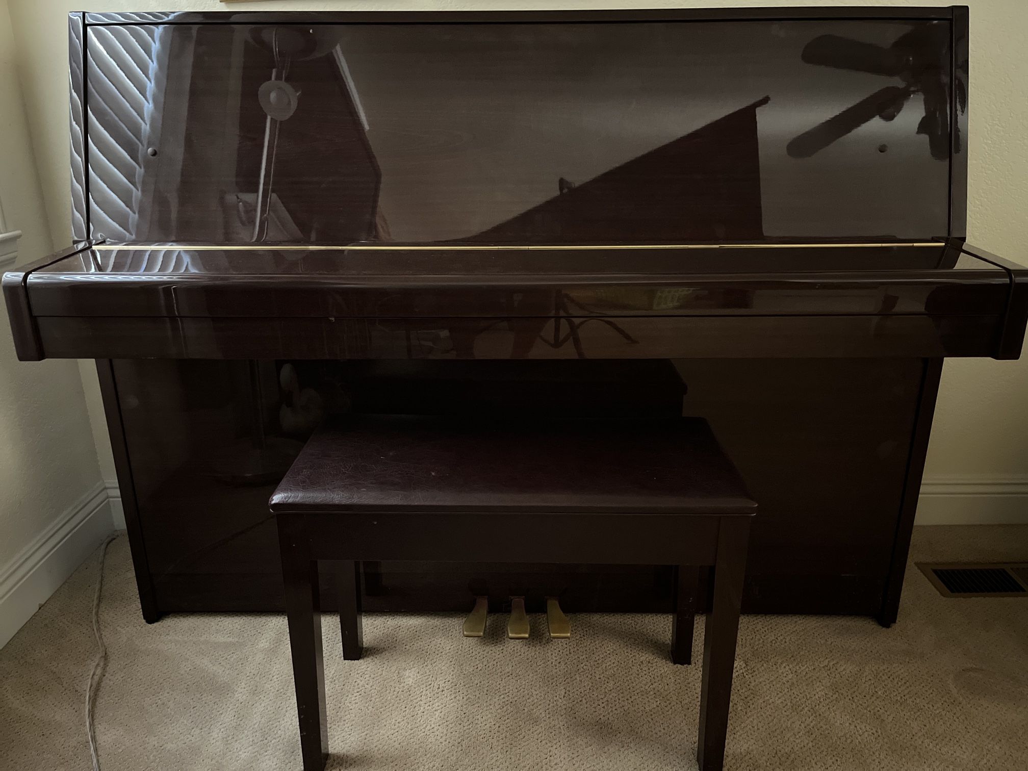 Yamaha Upright Piano LU-201