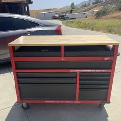 milwaukee tool chest with clamp able worktop bench 