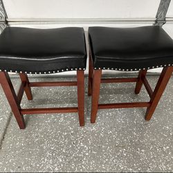 2 Countertop Stools Size 24 Inch Tall New Condition 