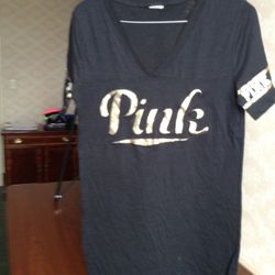 VS Pink V-Neck T-Shirt trimmed N Gold