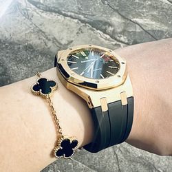 Four-leaf clover bracelet
