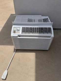 LG LW5016 - 5,000 BTU 115-Volt Window Air Conditioner in White