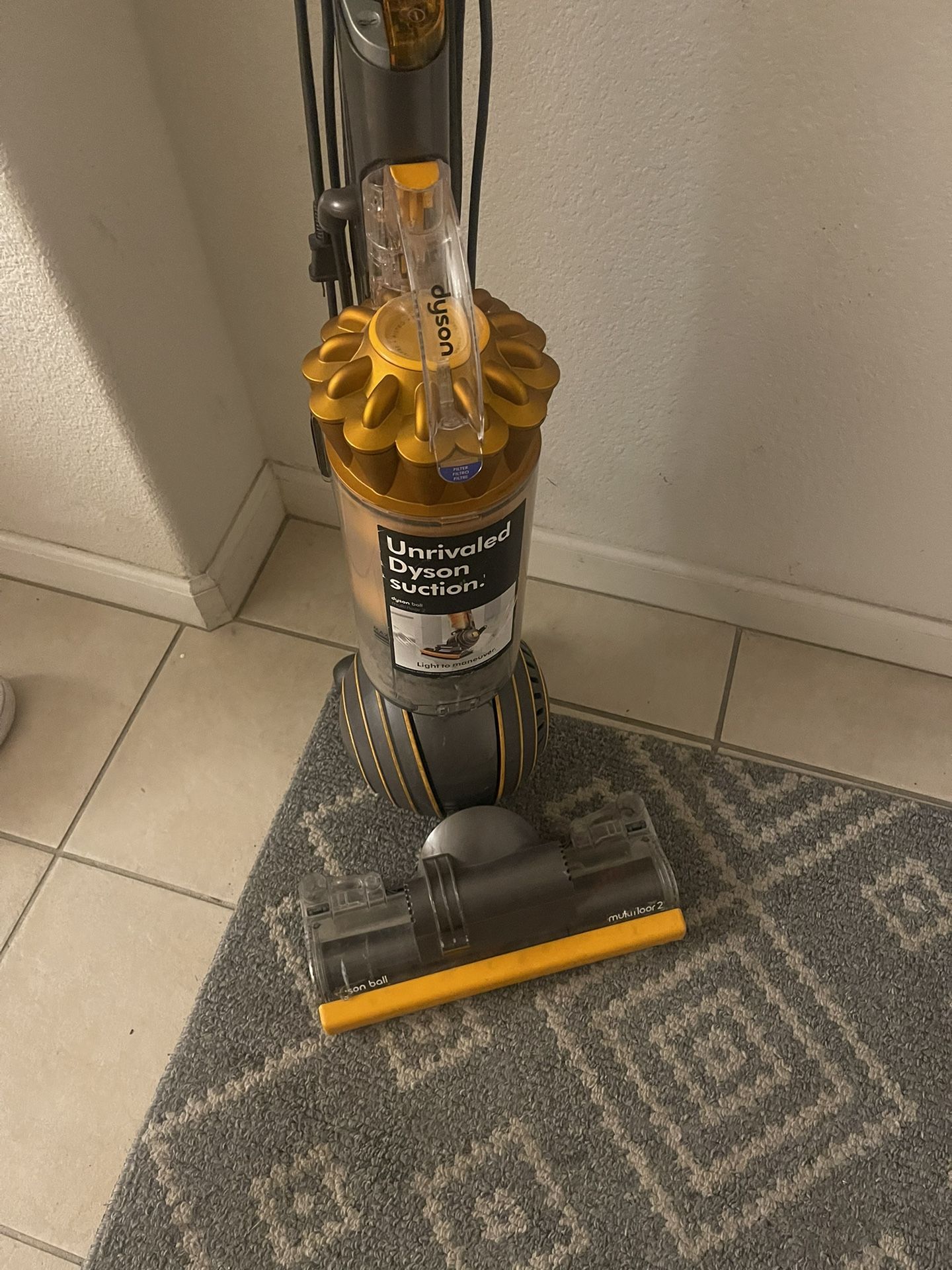 Dyson        Vacuum 