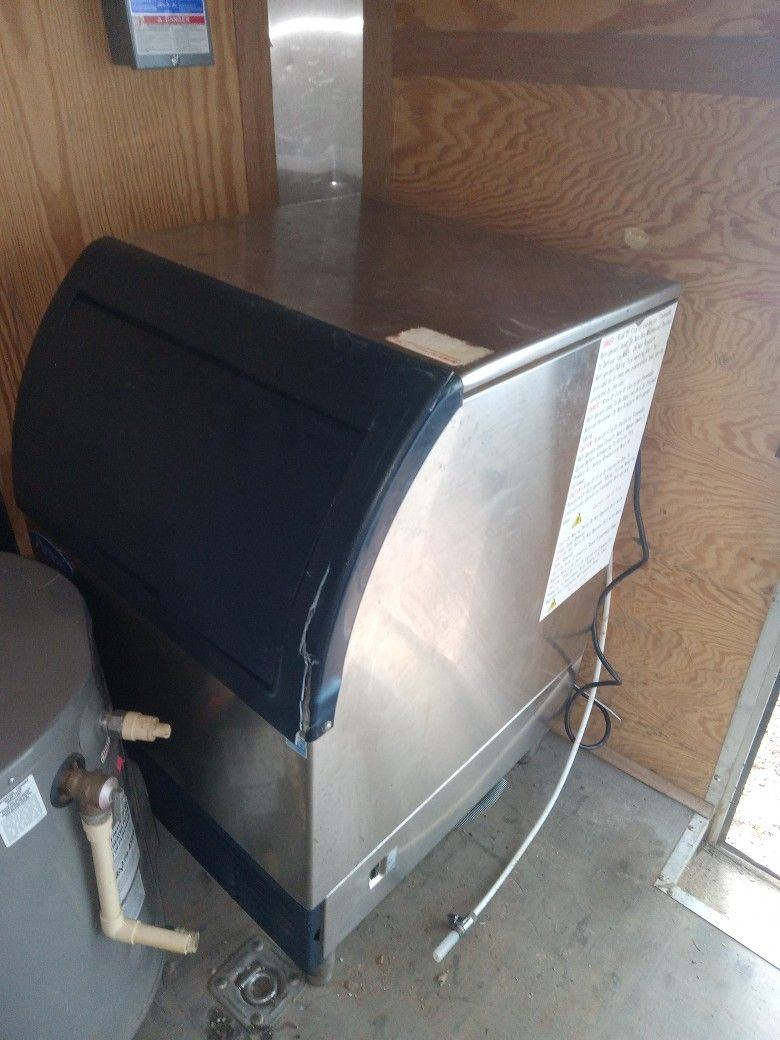Commercial Ice Maker