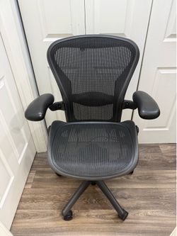 Herman Miller Aeron ( SIZE B ) FULLY LOADED !!