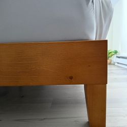 CAMA FULL BASE MADERA +colchón +silla +mesa + 