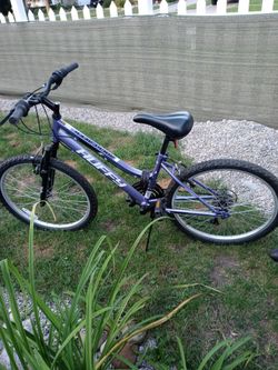 Huffy 24" Rock Creek Girls Mountain Bike for Women, Purple Lilac
. PICK UP ONLY