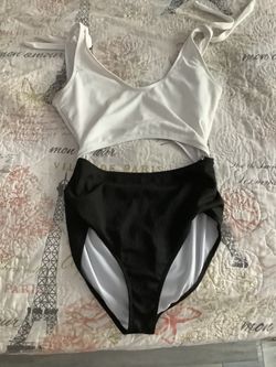 Black And White Two Piece Connected Swimsuit XL