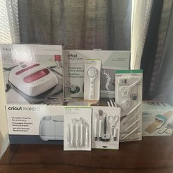 Cricut Machine And Accessories 