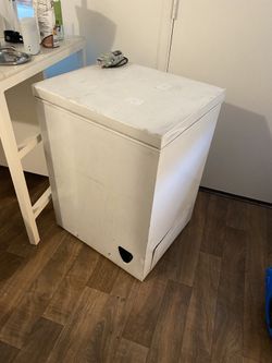 5 cu. ft. Digital Fridge w/beer options