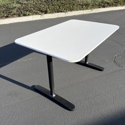Ikea Bekant Office Desk w Adjustable Height
