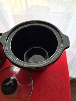 Crock-Pot Small 2 Quart Round Manual Slow Cooker, Black (SCR200-B) for Sale  in Deerfield Beach, FL - OfferUp