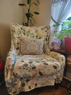 Arm Chair with wood legs (Pickup/ Cash only)