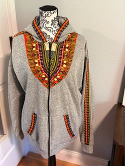 Men’s hoodie size 2Xl fits more like xl