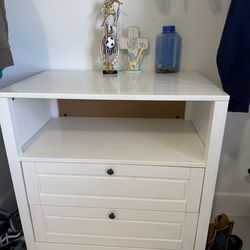 changing station / dresser