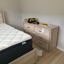 Full Bed And Dresser