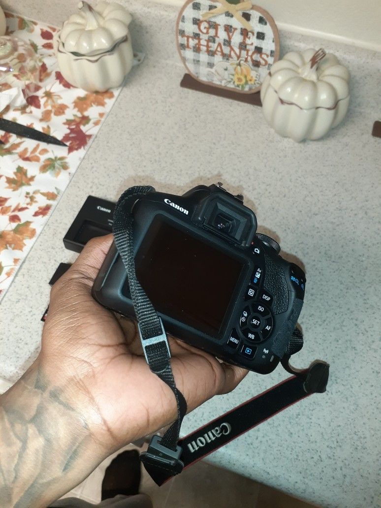 Canon Rebel T7 EOS + 64 GB Memory Card for Sale in Pahrump, NV OfferUp