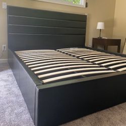 Lift Up Storage Bed Frame / Brand New 