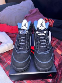 Jordan 5s Black Carolina / UNC