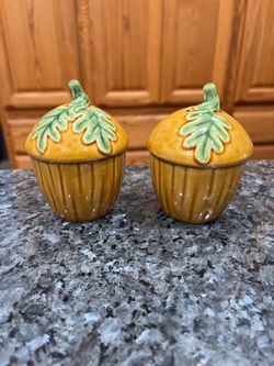 Vintage Ceramic Acorn Pair of Salt and Pepper Shakers.  Preowned never used.  Has been on display in a cabinet with a very large salt and pepper shake