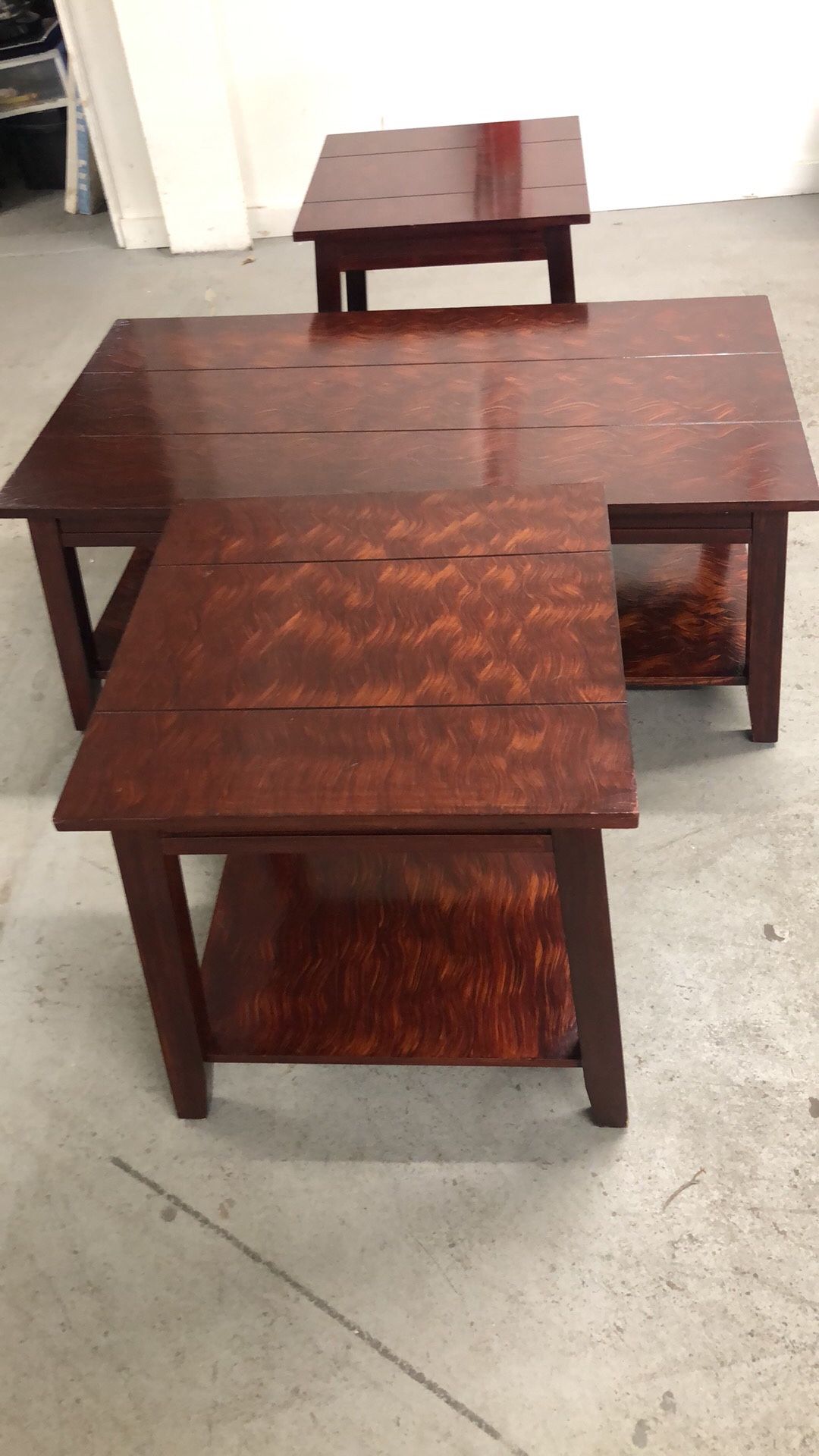 2 end tables with coffee table very good condition
