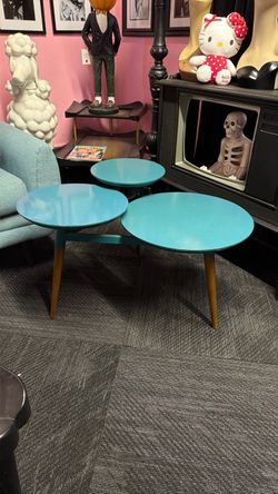 West elm Modern retro style 3 circle side table