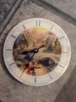 NEW Glass Mickey Mouse Winter wonderland Clock