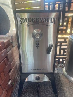 Camp Chef Smoke Vault 18” Propane Smoker