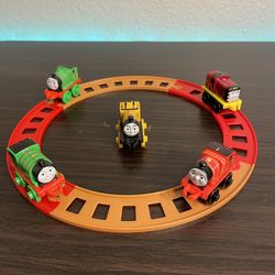 Lot of 5 Thomas & Friends Minis Trains & 4 Mini Track Pieces