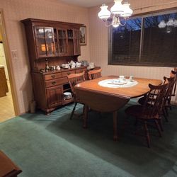 dinningroom table and chairs $50