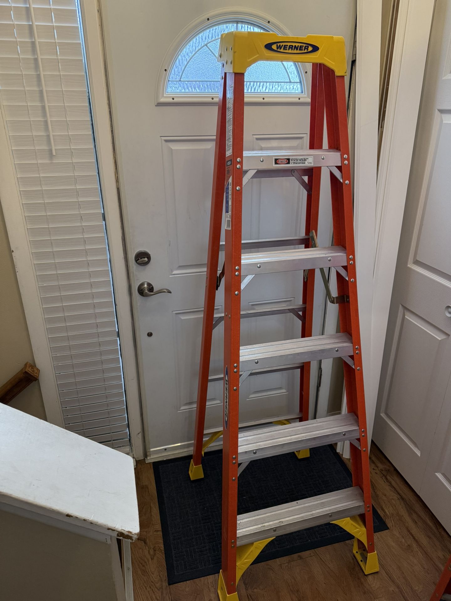 6’ Fiberglass Step Ladder